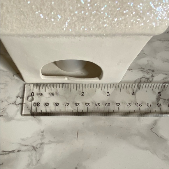 White ceramic house with glitter top. Use LED lights only . - Picture 9 of 10